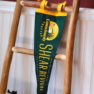 Shear Revival Pennant Green - ozdobny proporczyk filcowy